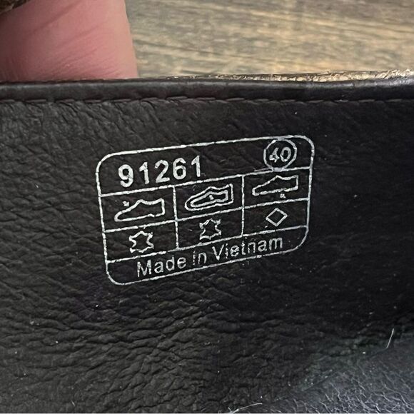 Josef Seibel Leather Bronze Metallic Mary Jane Shoe with 1.5" Heel Size 40/8.5 - Picture 4 of 15